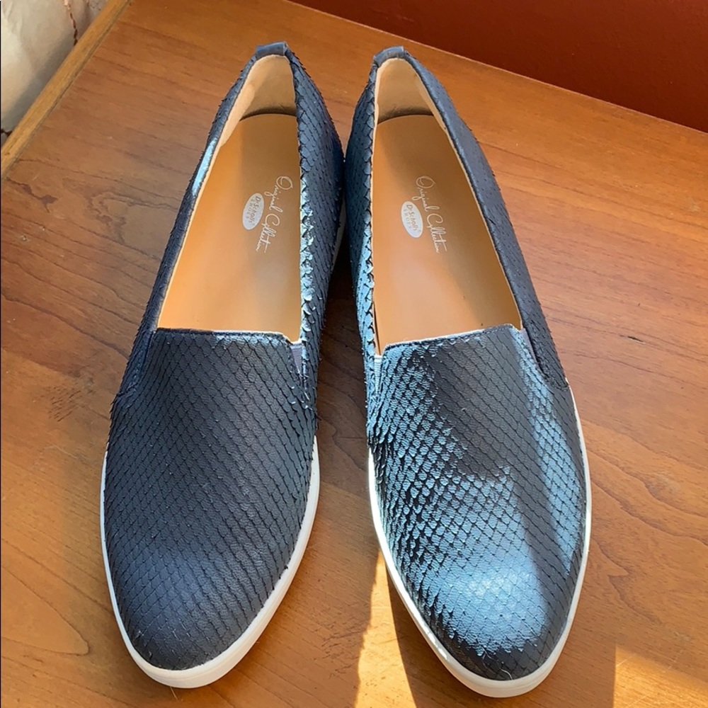 Slip on sneakers